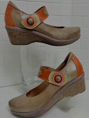 L’Artiste Spring Step Taupe Mary Jane Orange Strap Flower Cottagecore Wedges EUC